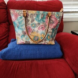 Patricia Nash medium tote in flow er print leather with removable cross body stp